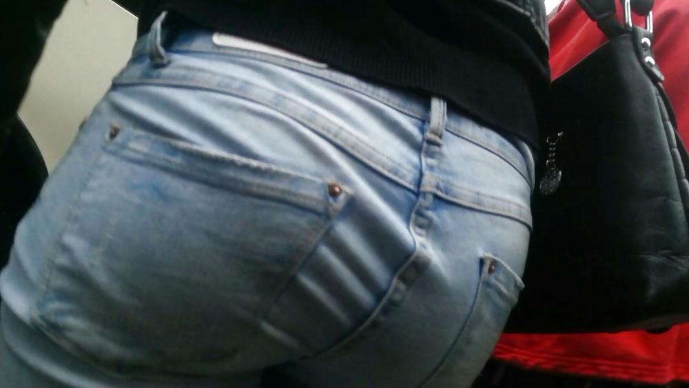25P Spy sexy ass teens in bus romanian