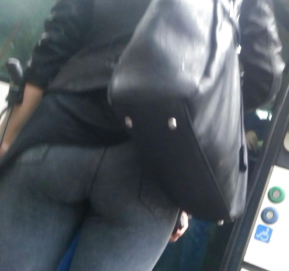 25P Spy sexy ass teens in bus romanian