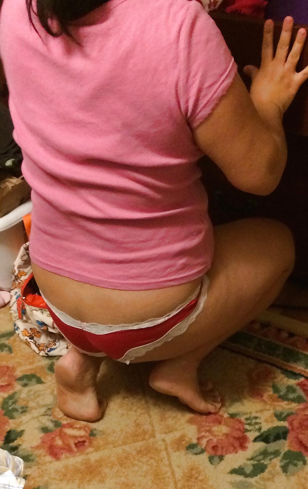 5P Unaware wife in VS red satin panties 
