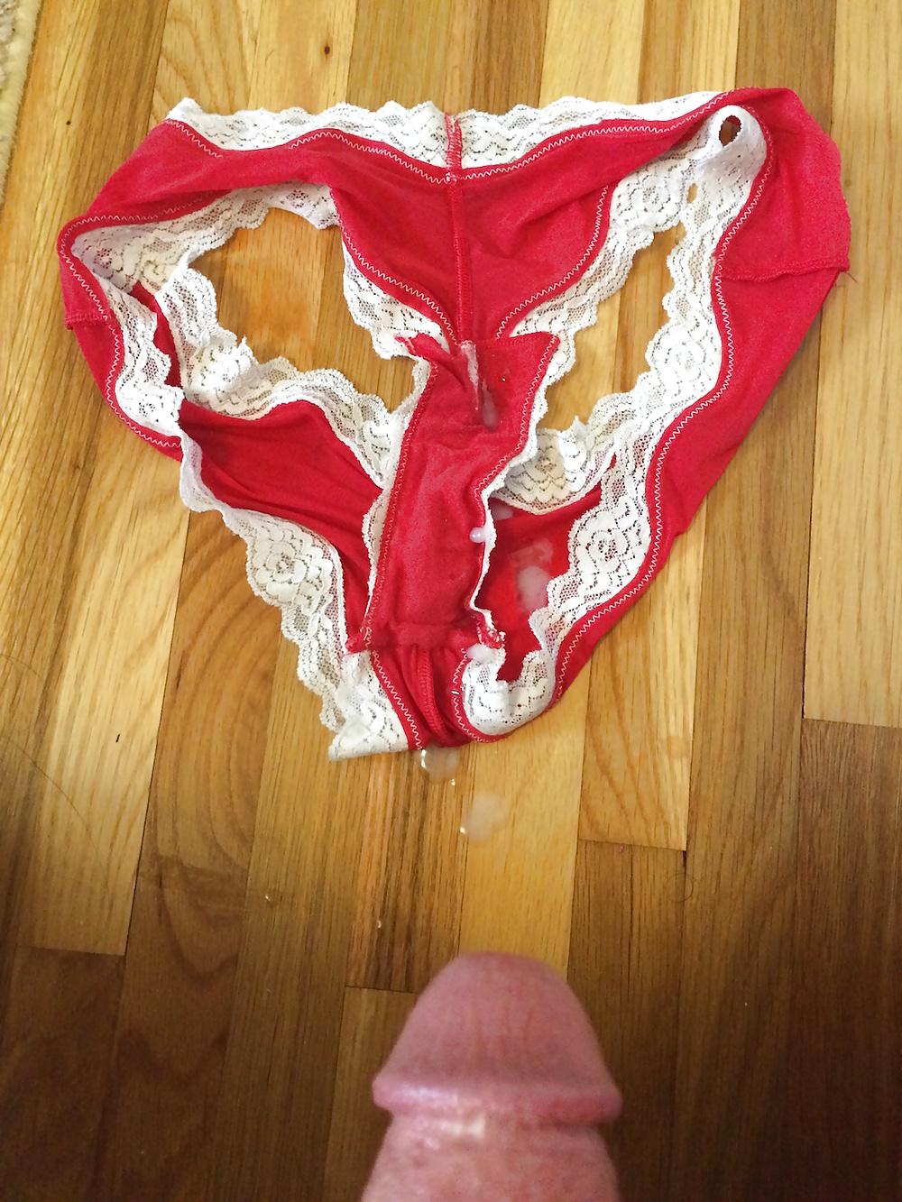5P Unaware wife in VS red satin panties 