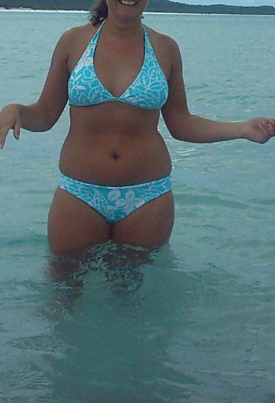 6P Wife in Bikinis