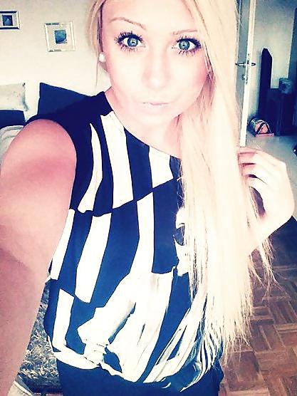 22P Blonde sporty Teen