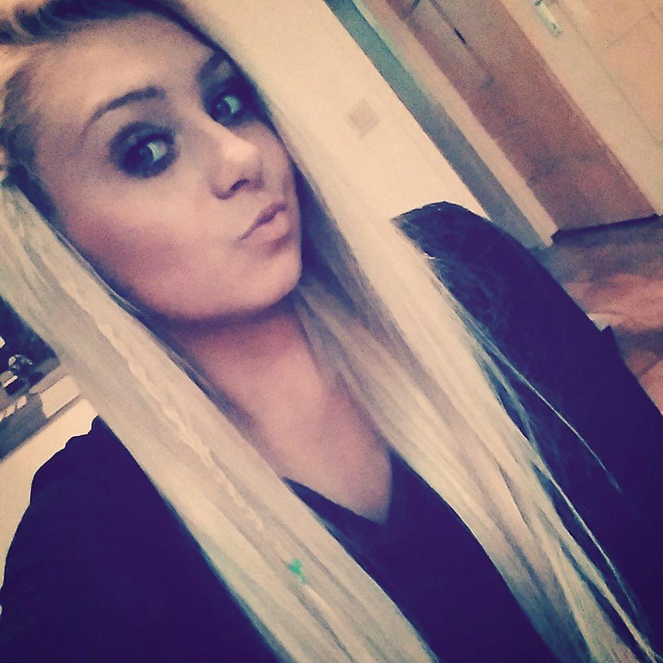 22P Blonde sporty Teen