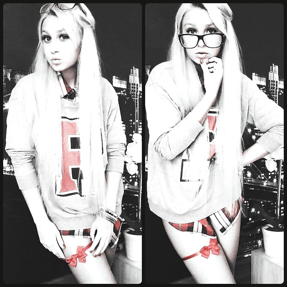 22P Blonde sporty Teen