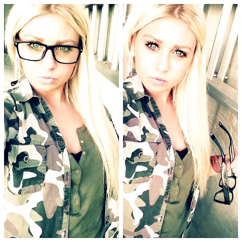 22P Blonde sporty Teen