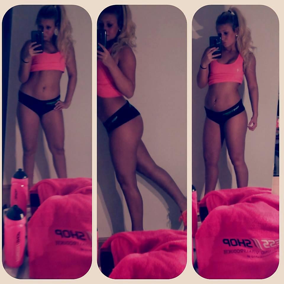 22P Blonde sporty Teen