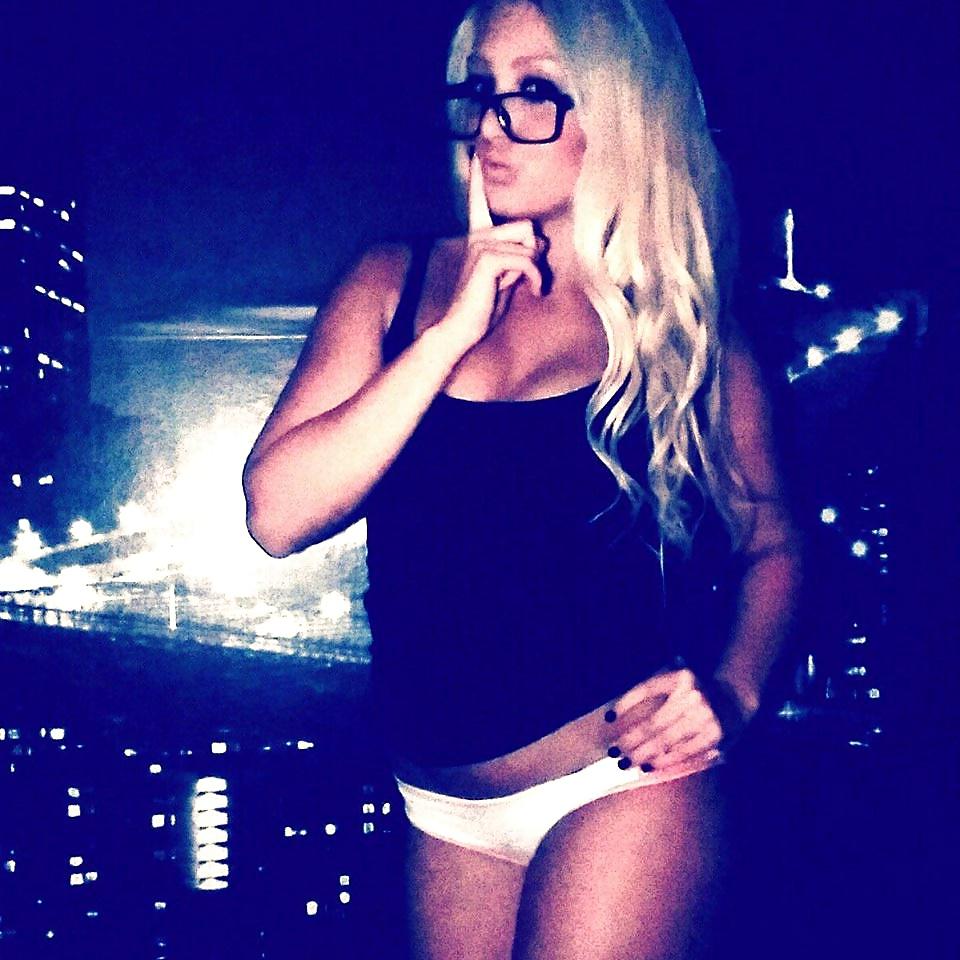 22P Blonde sporty Teen