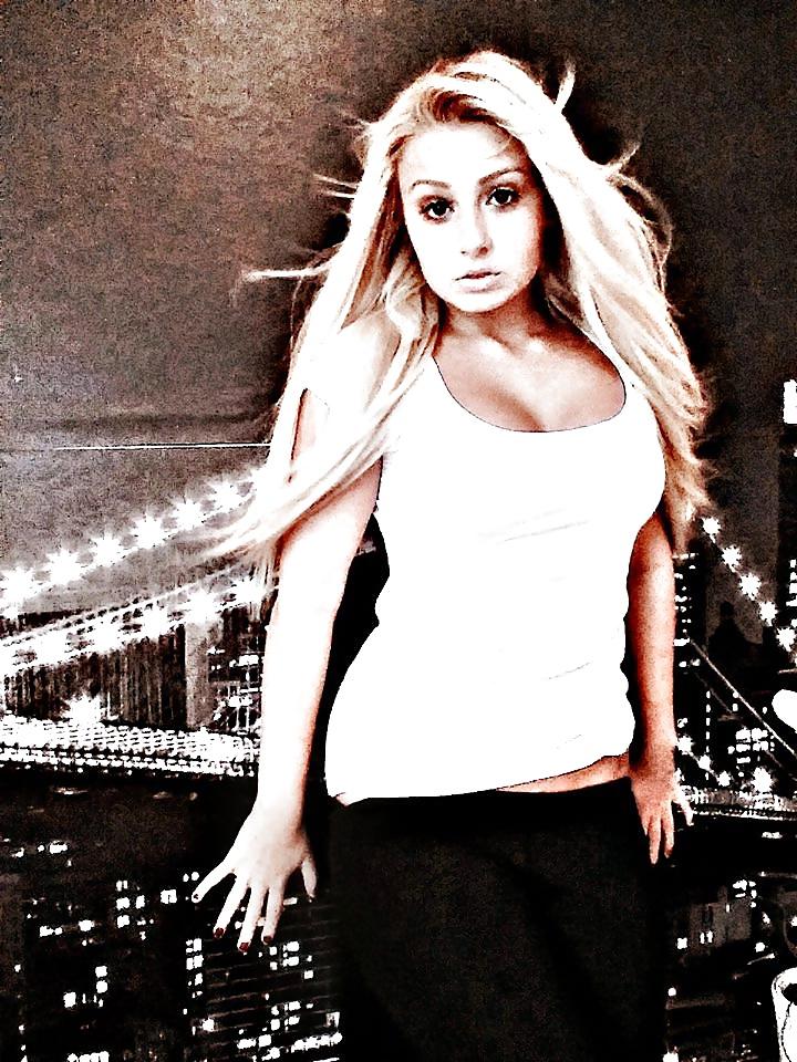22P Blonde sporty Teen