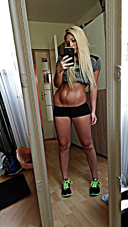22P Blonde sporty Teen