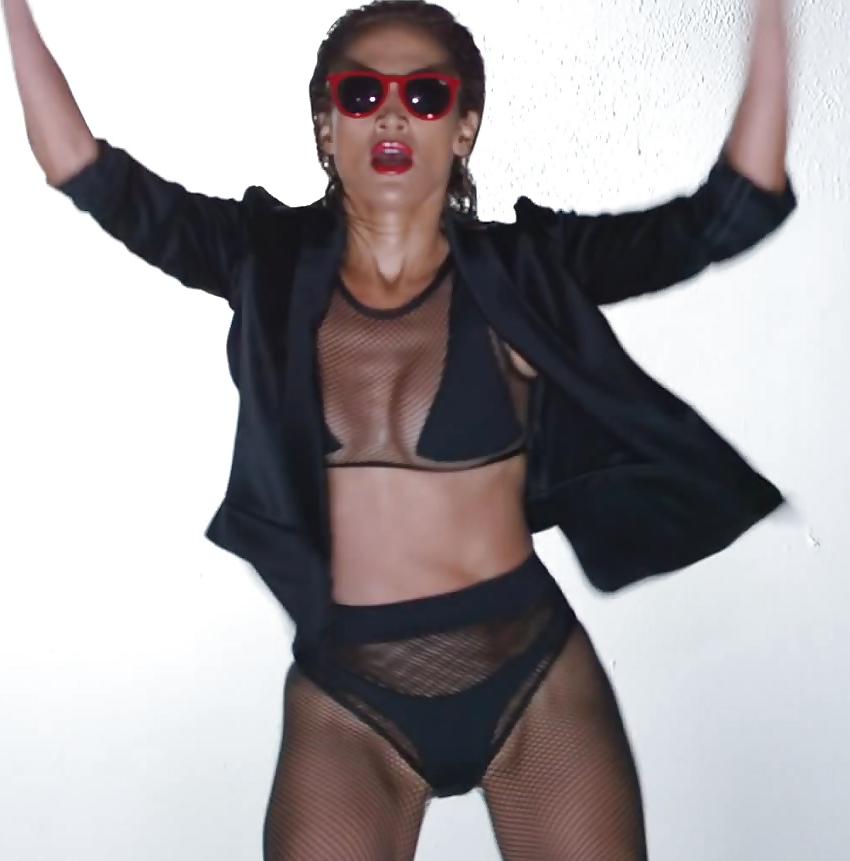 25P Jennifer Lopez in fishnet pantyhose 