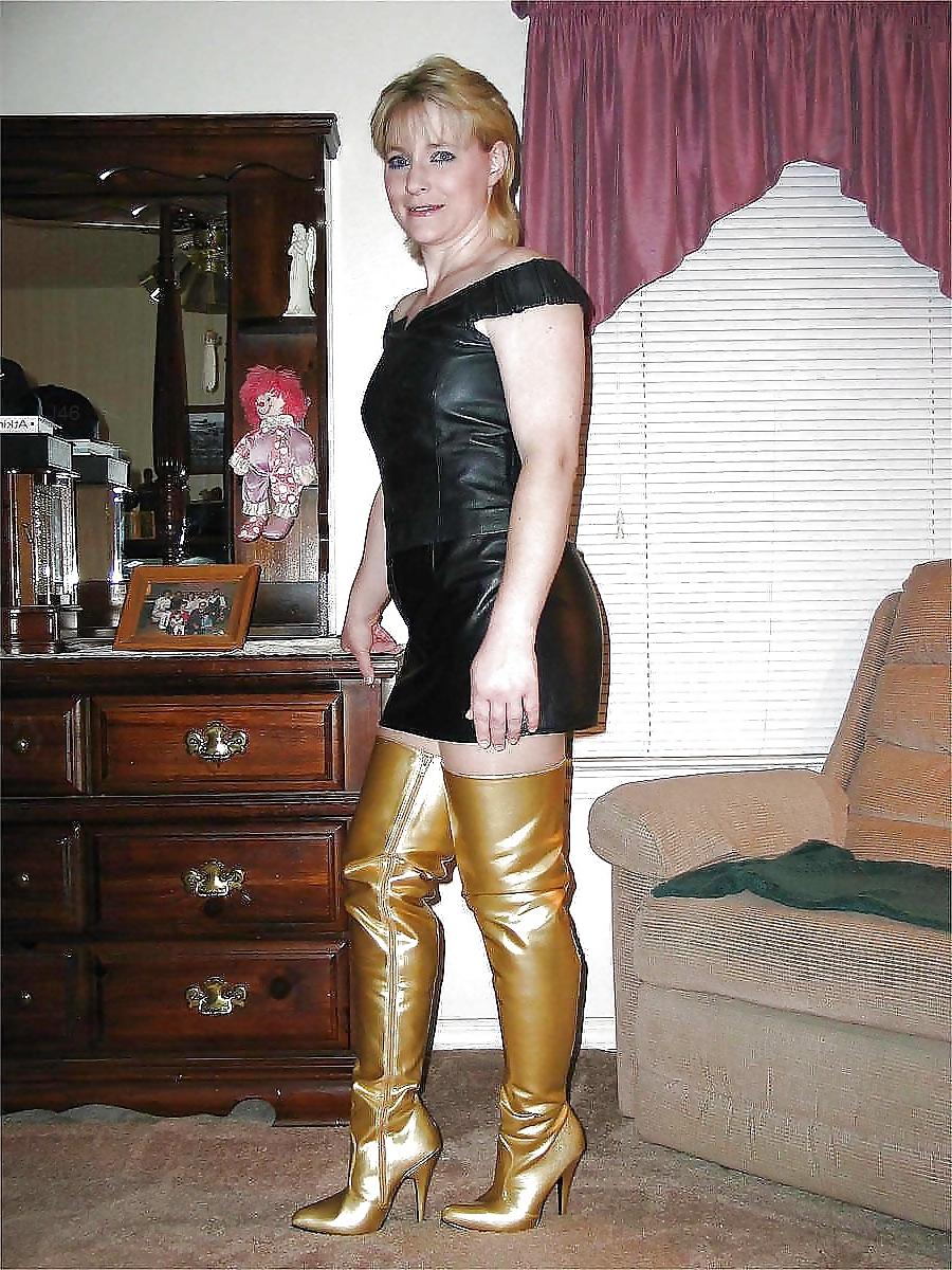 19P Moms ladys in latex pvc outfith upload helle