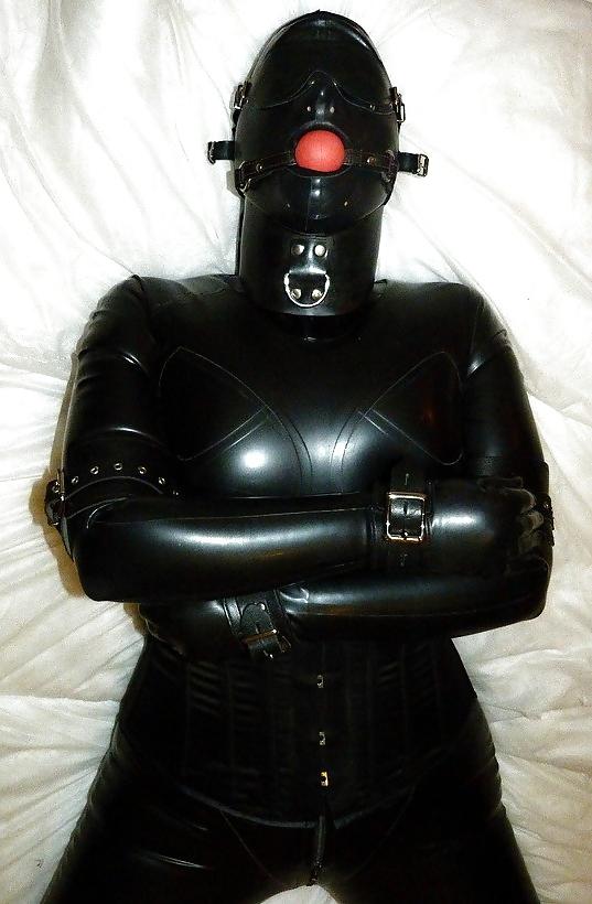 21P Fetish Hot Girls Shiny Latex 2