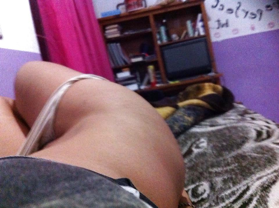 25P Latina girl nude 1