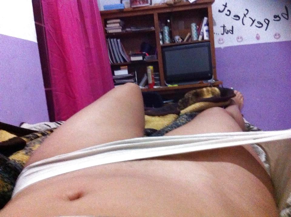 25P Latina girl nude 1