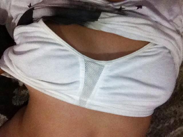 25P Latina girl nude 1