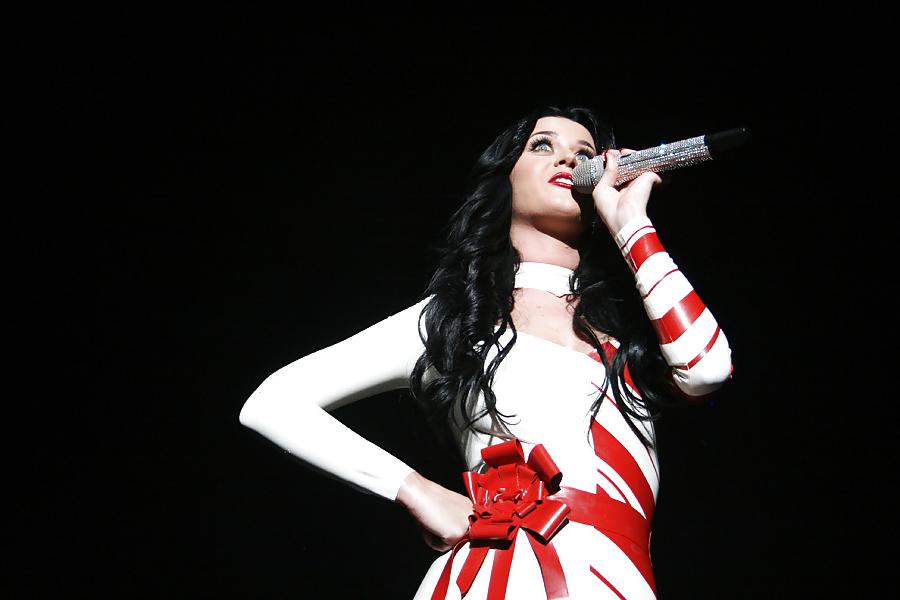 25P Katy Perry Latex HQ (CCM)
