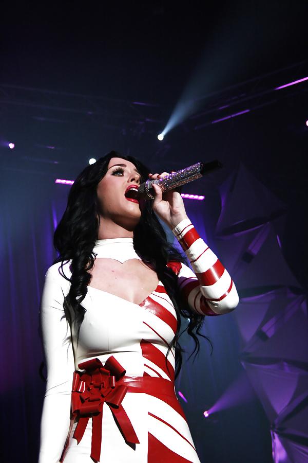 25P Katy Perry Latex HQ (CCM)