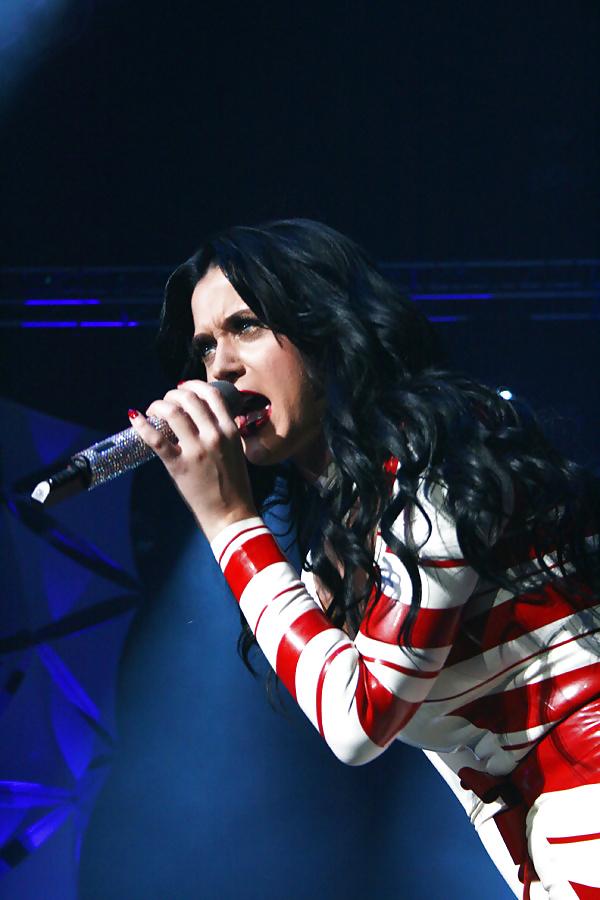 25P Katy Perry Latex HQ (CCM)