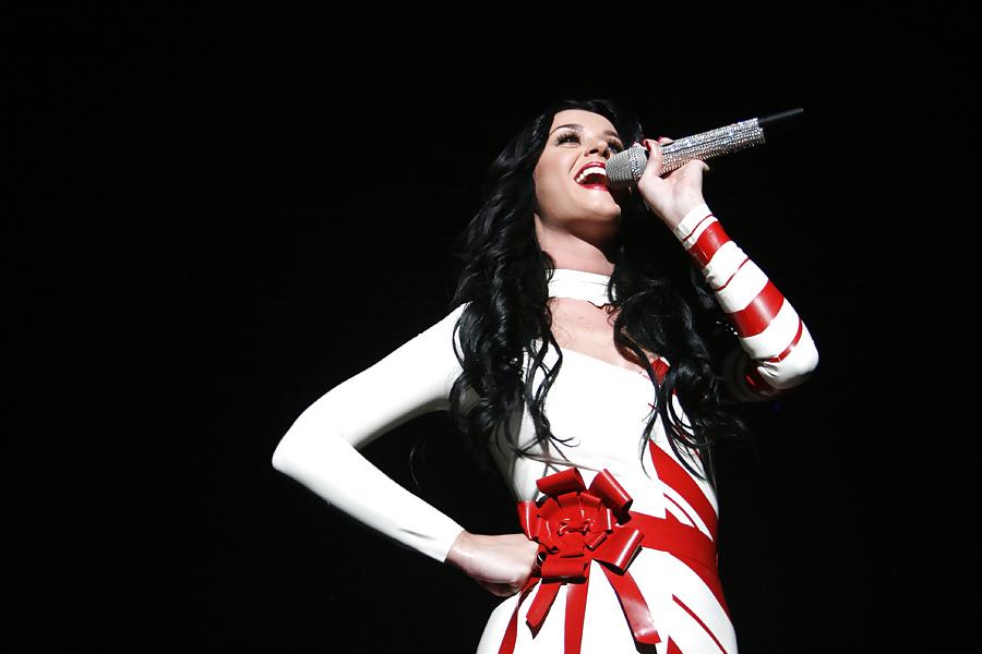 25P Katy Perry Latex HQ (CCM)
