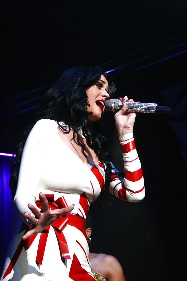 25P Katy Perry Latex HQ (CCM)