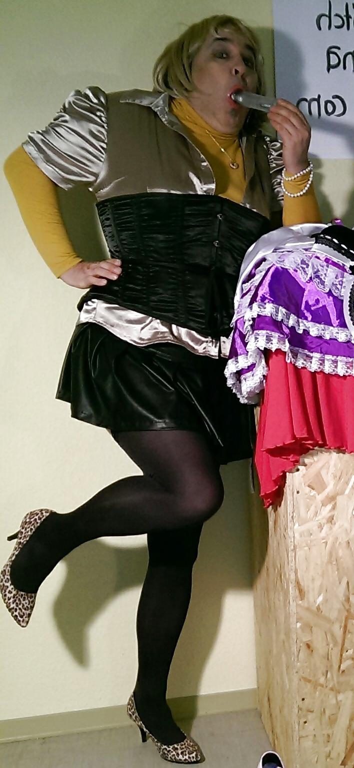 12P JoHanna mit ihren geilen Satin-Schlampen Klamotten