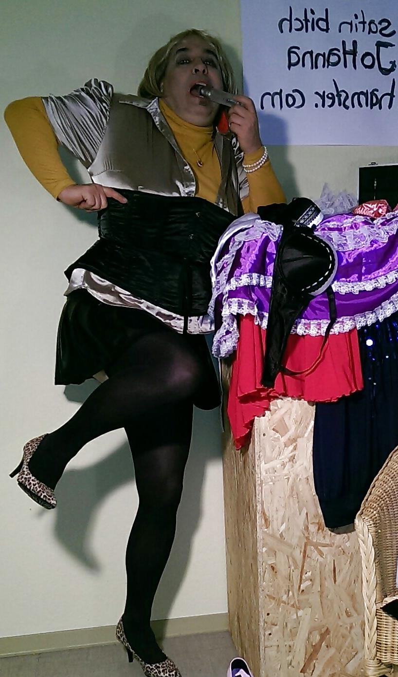 12P JoHanna mit ihren geilen Satin-Schlampen Klamotten