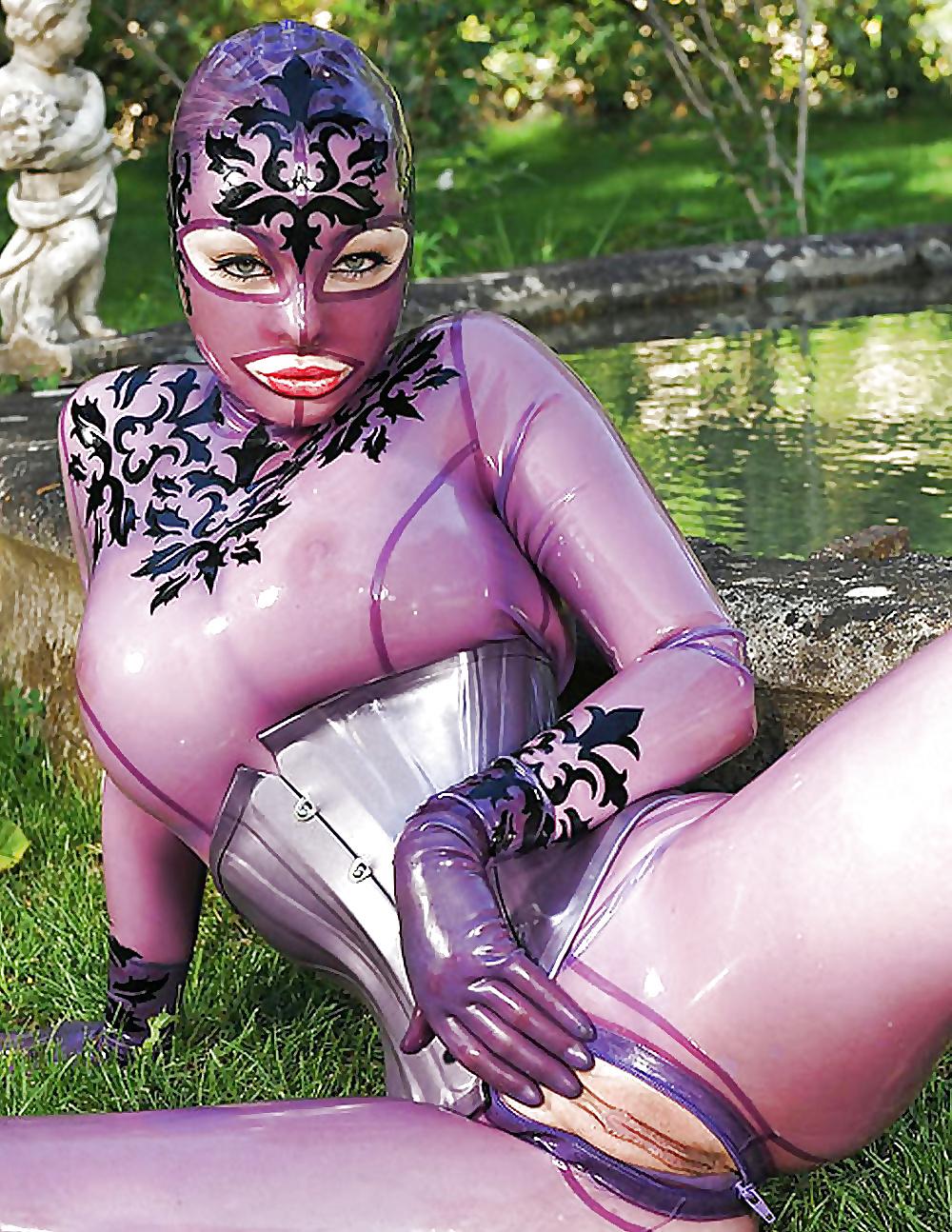10P Leather-Latex-PVC: Skin Tight #65