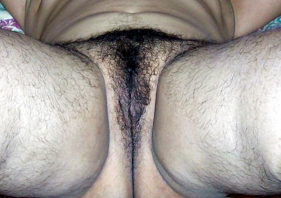 7P Hairy pussy and legs