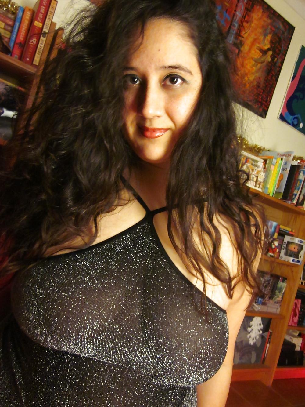 23P Curvy Squirter Goddess' new slutty dress for the club
