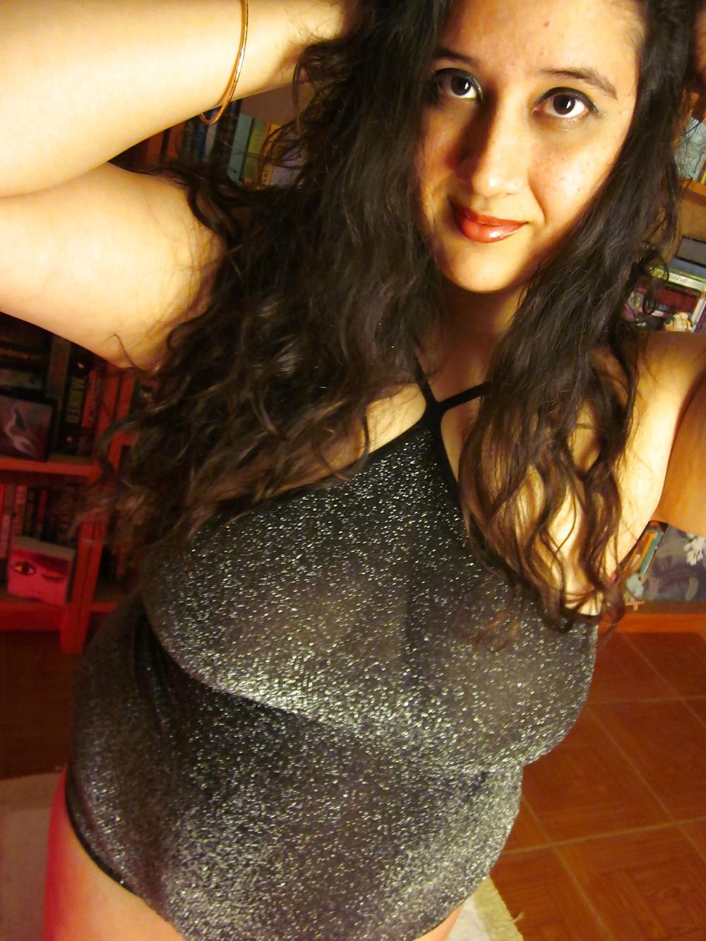 23P Curvy Squirter Goddess' new slutty dress for the club