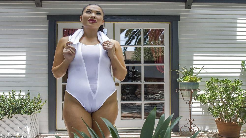 25P LONDON KEYES BIG WET BUTTS LONDON KEYES