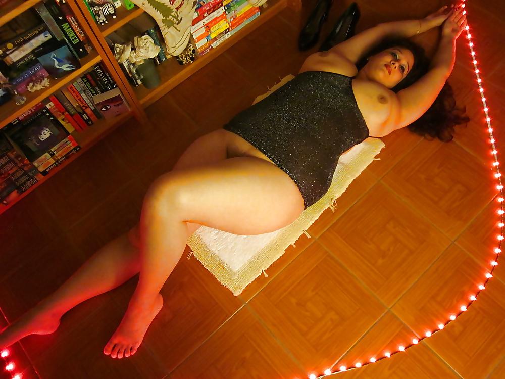 23P Curvy Squirter Goddess' new slutty dress for the club 