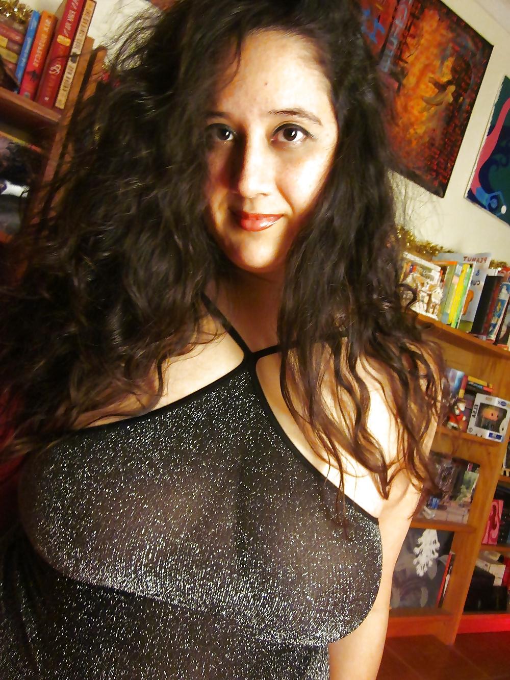 23P Curvy Squirter Goddess' new slutty dress for the club 
