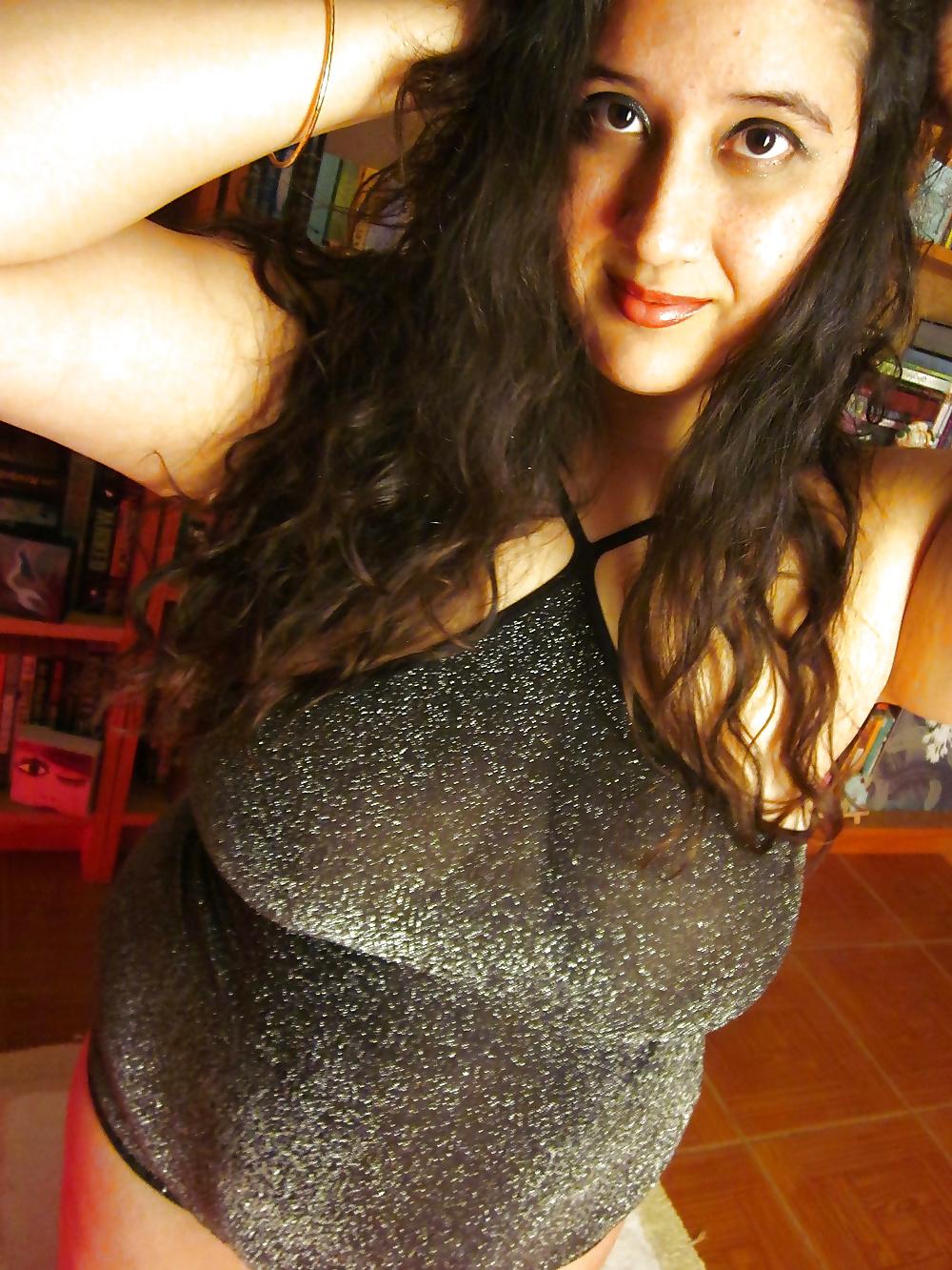 23P Curvy Squirter Goddess' new slutty dress for the club 