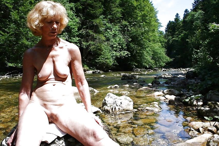 4P Slim Milf Nudist