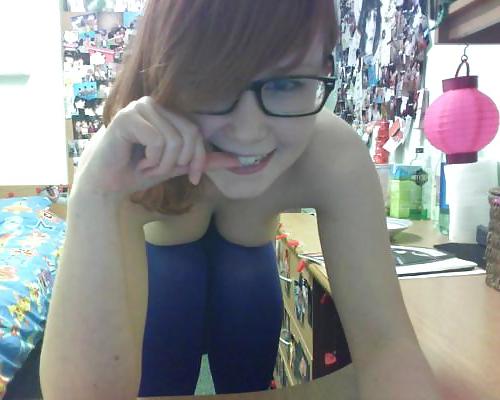 25P Redhead webcam girl