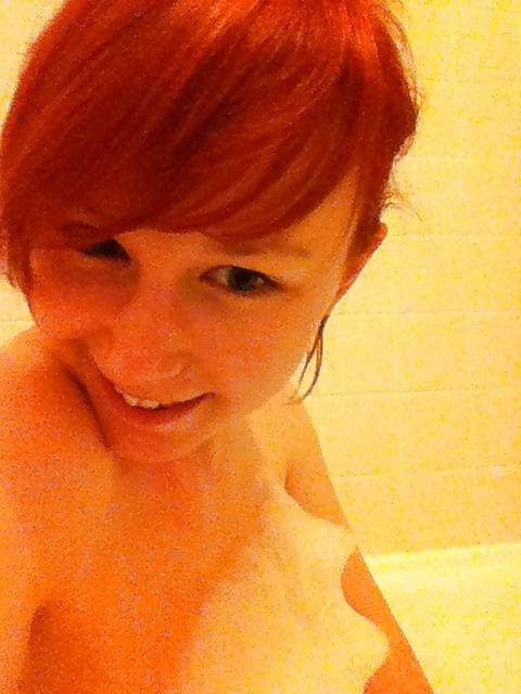 25P Redhead webcam girl