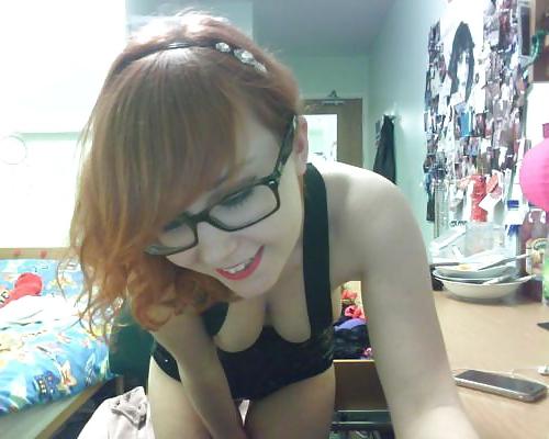 25P Redhead webcam girl