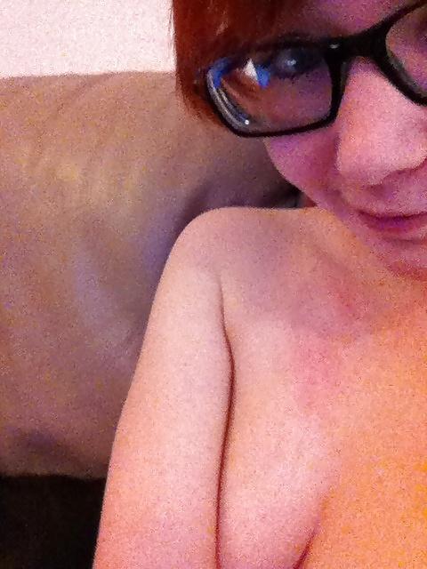 25P Redhead webcam girl