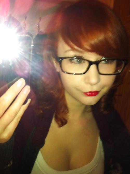 25P Redhead webcam girl