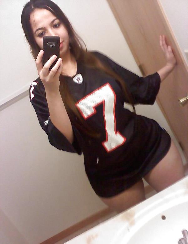 15P Latina Selfie's