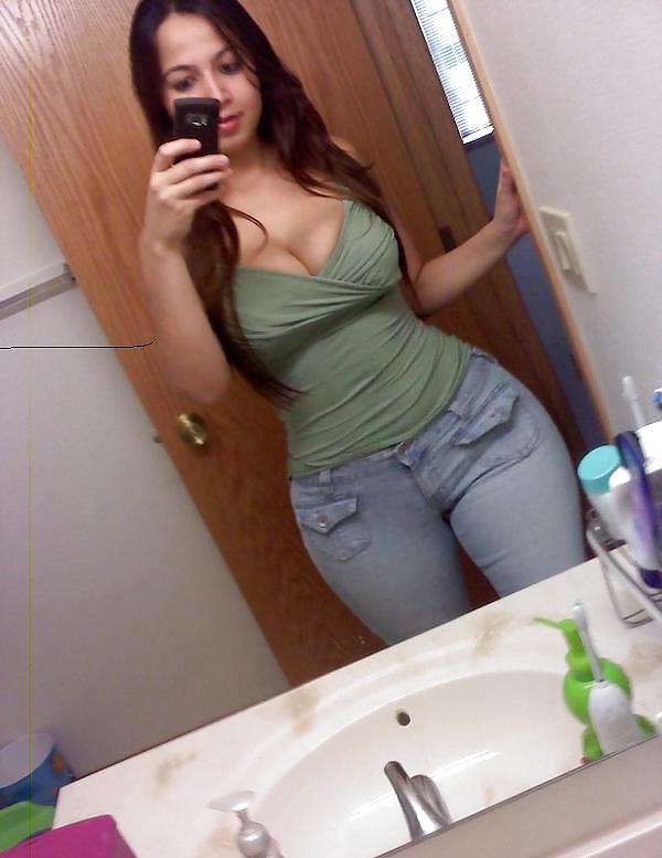 15P Latina Selfie's