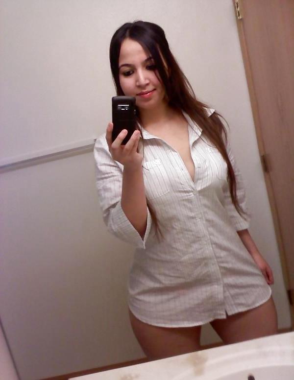 15P Latina Selfie's