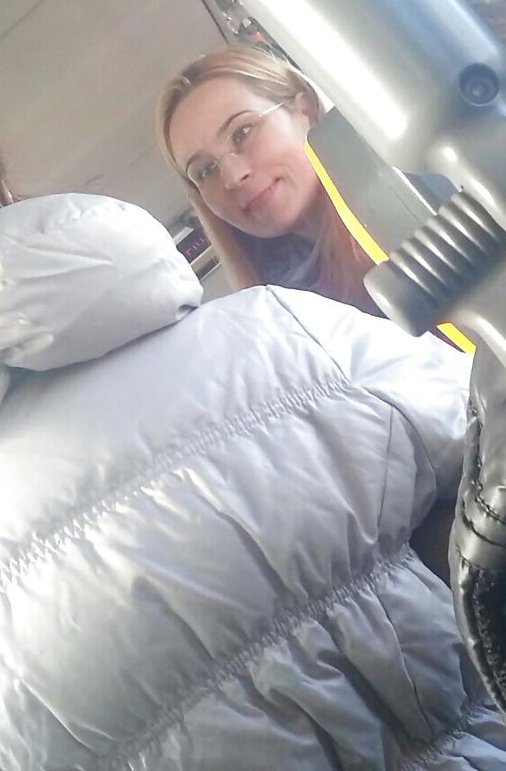 25P Spy old + young sexy women in bus romanian