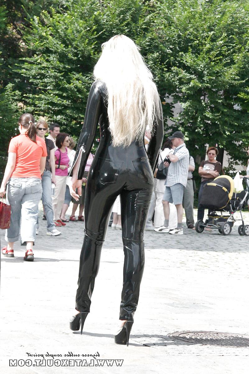 25P Latex cutsuits