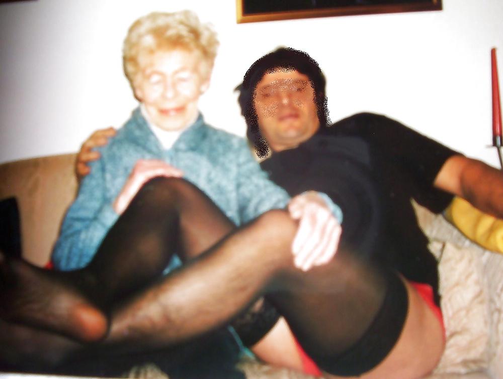 5P Oma Nylon, geile Nylonerlebnisse 