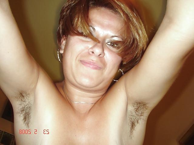 25P Hairy armpits !