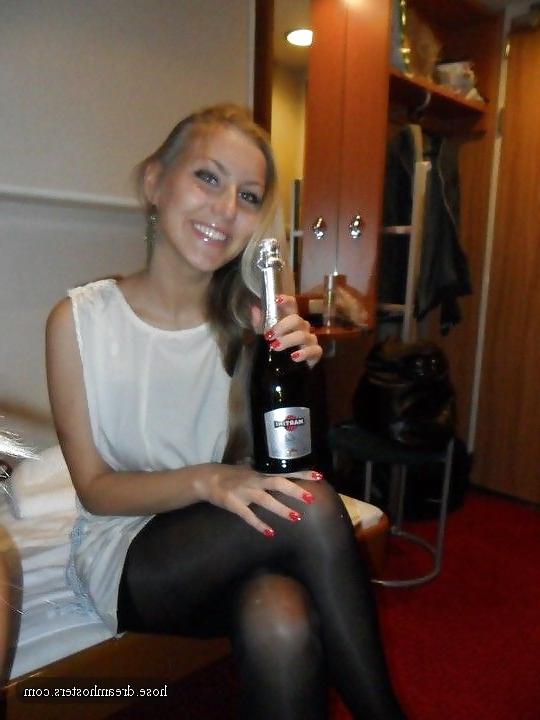 25P Nylon upskirt 44