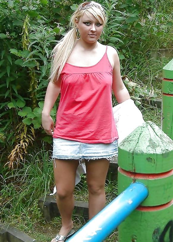 17P Chubby blonde teen flashing