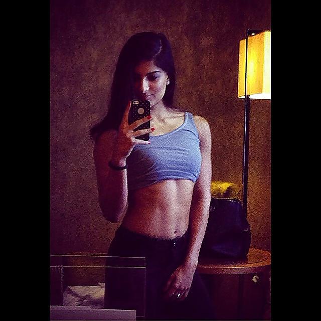 25P Indian gym girl